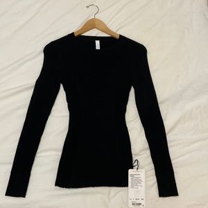 Lululemon Feeling Balanced Sweater. Black. Size 6.